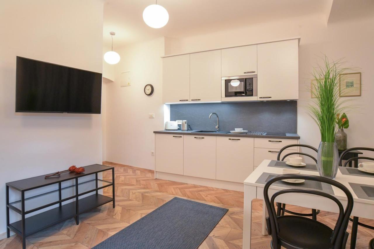 Vila Selena Ljubljana Luaran gambar